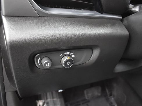 Used 2022 Chevrolet Traverse LT image 10