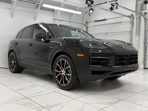 Certified 2026 Porsche Cayenne S AWD/4WD image 10
