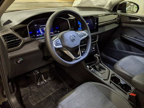 New 2026 Volkswagen Taos SE image 8