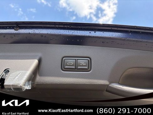 New 2026 Kia Carnival EX FWD image 17