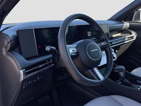 Used 2025 Hyundai Santa Cruz SEL FWD image 9