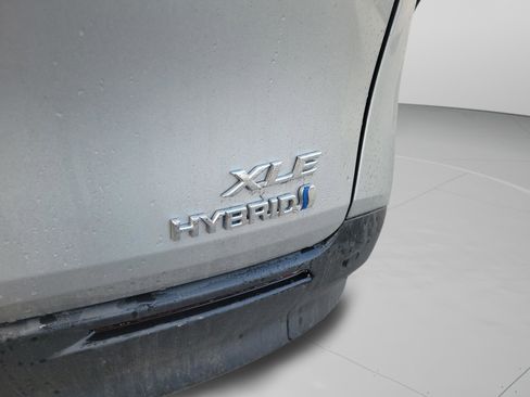Certified 2024 Toyota Sienna XLE image 21