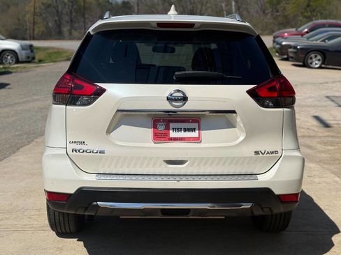 Used 2017 Nissan Rogue SV w/ SV Premium Package image 7