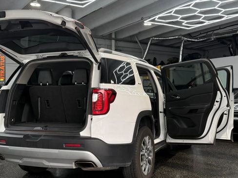 Used 2023 GMC Acadia SLT AWD/4WD image 12