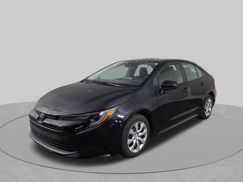 Used 2024 Toyota Corolla LE FWD image 2