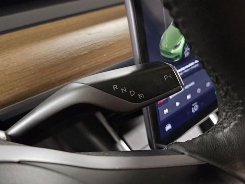 Used 2021 Tesla Model Y Long Range image 11