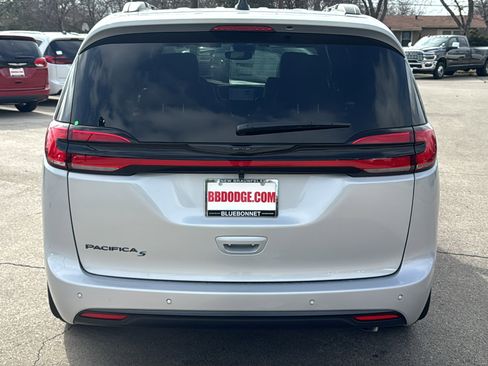 New 2026 Chrysler Pacifica Select w/ S Appearance Package image 6