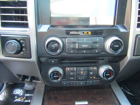 Used 2015 Ford F150 Platinum w/ Equipment Group 701A Luxury image 15