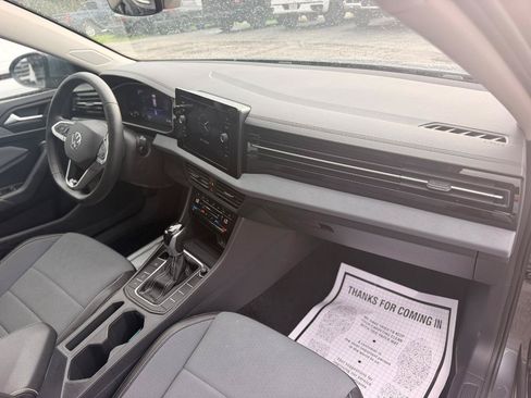 Used 2026 Volkswagen Jetta SE FWD image 12