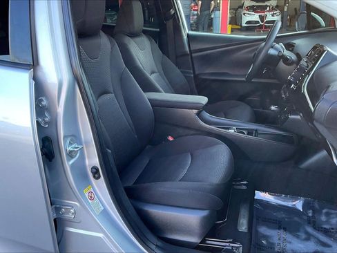 Used 2021 Toyota Prius LE image 7