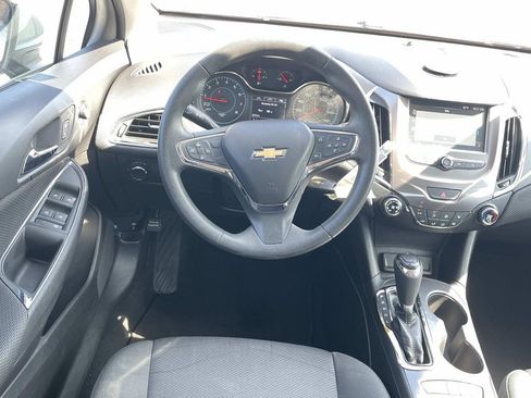Used 2018 Chevrolet Cruze LT image 13