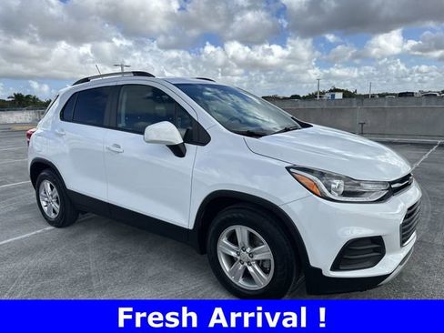 Used 2022 Chevrolet Trax LT w/ LT Convenience Package image 19