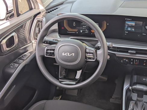 Certified 2025 Kia Sorento LX image 13