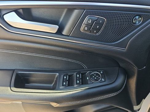 Used 2022 Ford Edge Titanium image 27