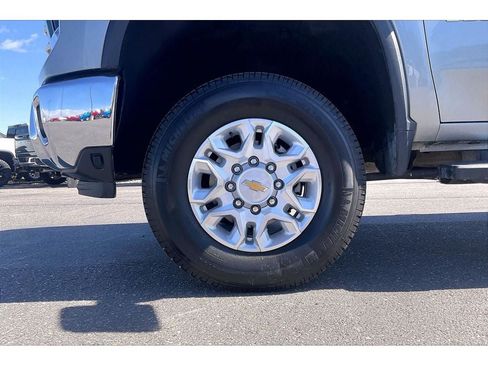 Used 2025 Chevrolet Silverado 3500 LTZ AWD/4WD image 10