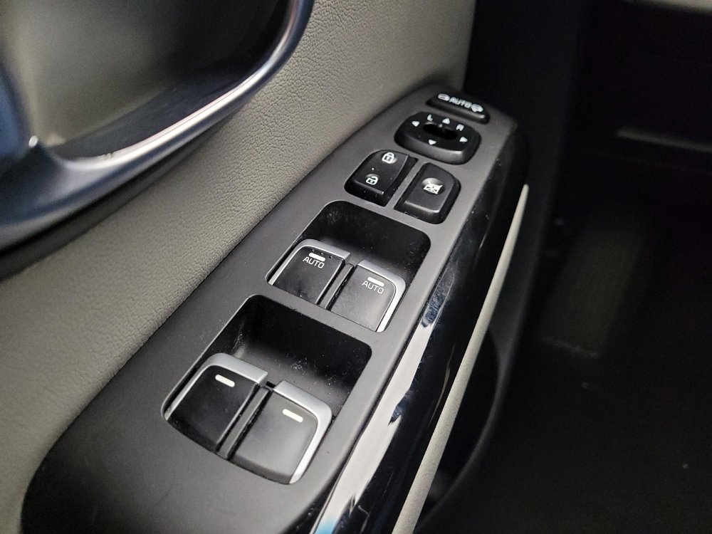 Used 2019 Kia Soul + w/ Primo Package FWD image 27