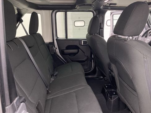 Used 2018 Jeep Wrangler Unlimited Sport S image 19