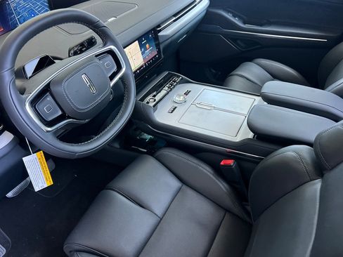 New 2026 Lincoln Navigator Reserve AWD/4WD image 8