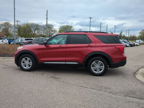 Used 2023 Ford Explorer XLT AWD/4WD image 5
