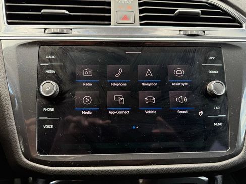 Used 2023 Volkswagen Tiguan SE image 19