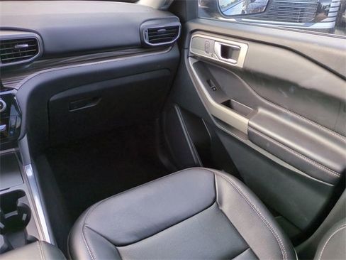 Used 2023 Ford Explorer Limited image 17