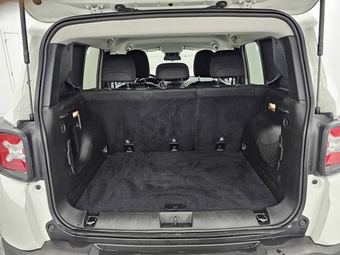 Used 2017 Jeep Renegade Latitude FWD image 23