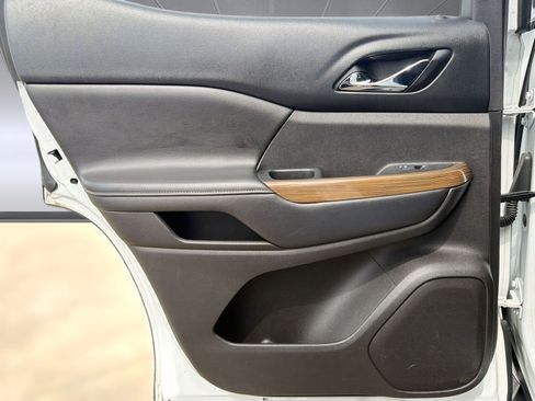 Used 2017 GMC Acadia SLE FWD image 19