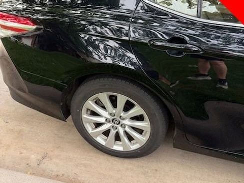 Used 2018 Toyota Camry LE w/ Convenience Package FWD image 12