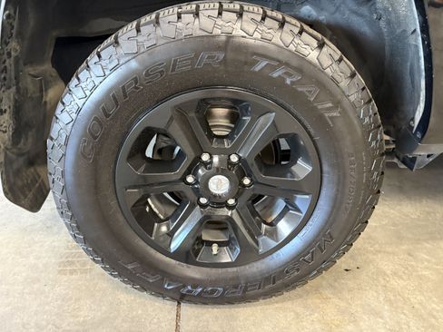 Certified 2017 Toyota 4Runner SR5 AWD/4WD image 30