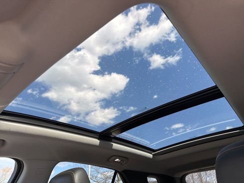 Used 2023 Chevrolet Equinox Premier image 12