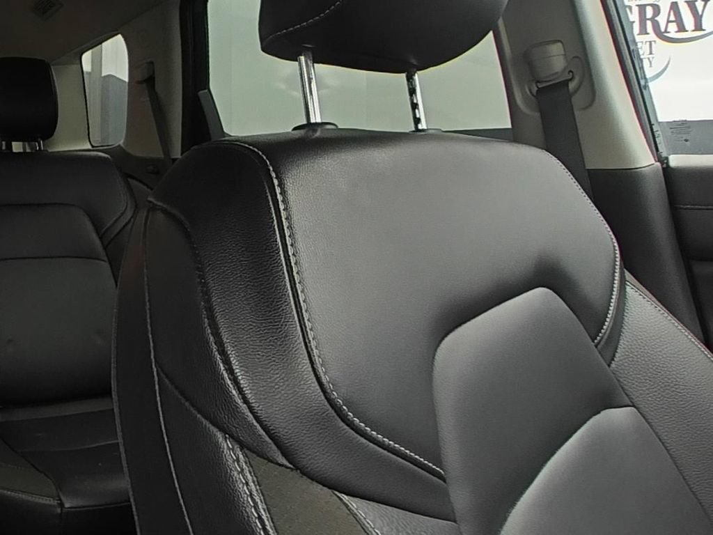 Used 2024 Nissan Pathfinder SL w/ SL Premium Package FWD image 11