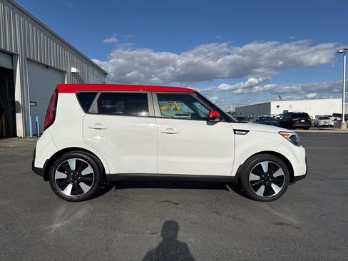 Used 2016 Kia Soul + w/ Designer's Package FWD image 9
