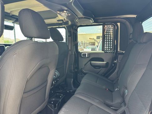 Used 2022 Jeep Gladiator Sport AWD/4WD image 6