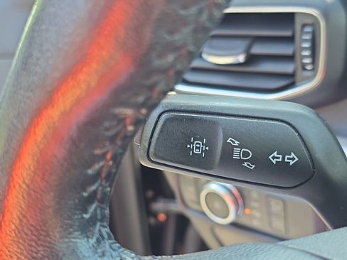 Used 2022 Ford Explorer XLT w/ Equipment Group 202A AWD/4WD image 14