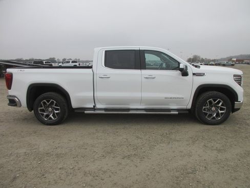 New 2026 GMC Sierra 1500 SLT w/ SLT Premium Plus Package image 3