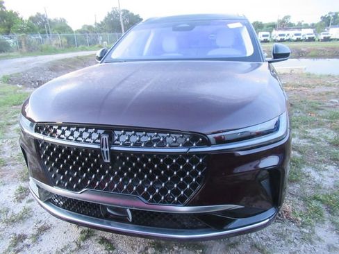 Used 2024 Lincoln Nautilus Black Label AWD/4WD image 2