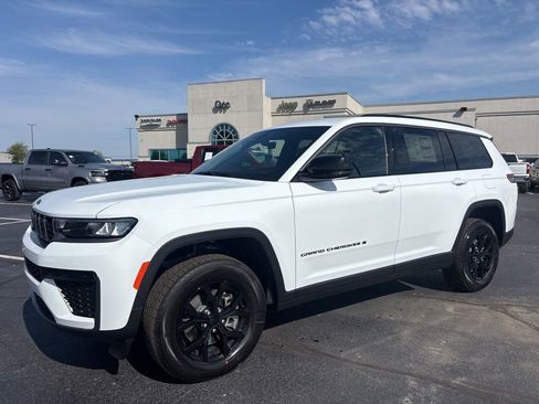 New 2026 Jeep Grand Cherokee L 4WD image 1