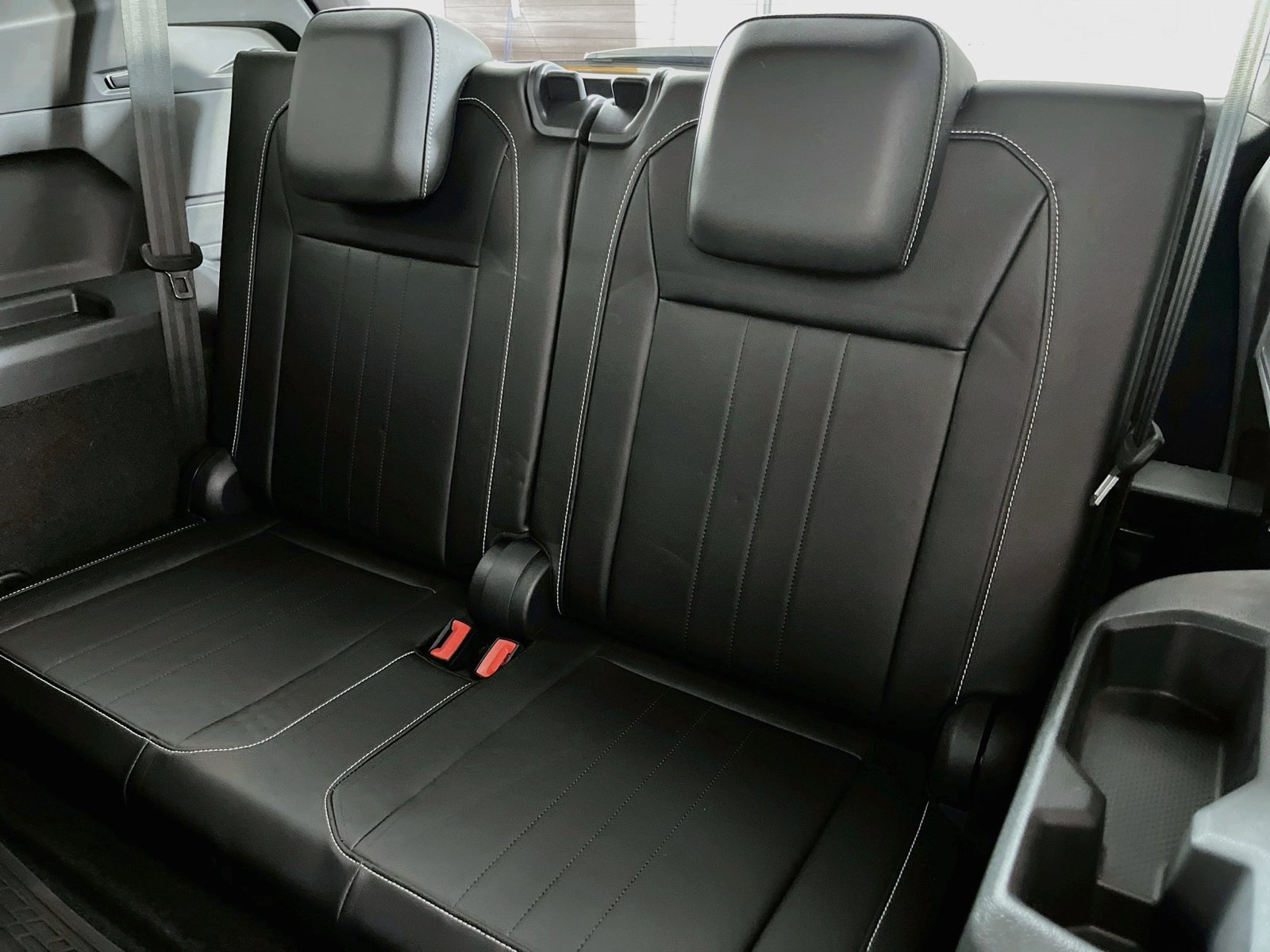 Used 2024 Volkswagen Tiguan SE R-Line FWD image 31