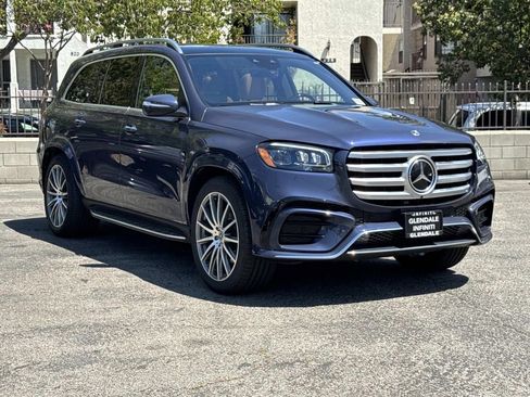 Used 2024 Mercedes-Benz GLS 580 4MATIC image 2