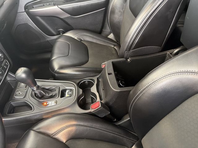 Used 2019 Jeep Cherokee Latitude Plus FWD image 22