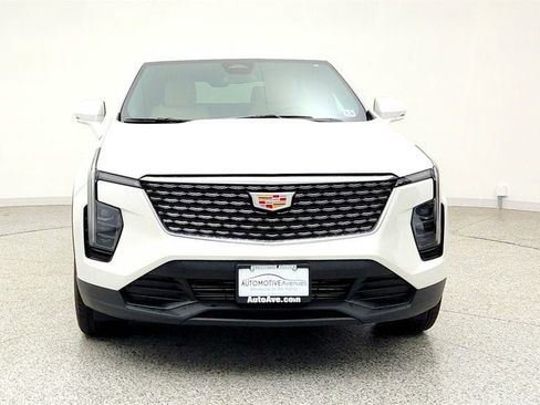 Used 2024 Cadillac XT4 Luxury w/ Cold Weather Package FWD image 2