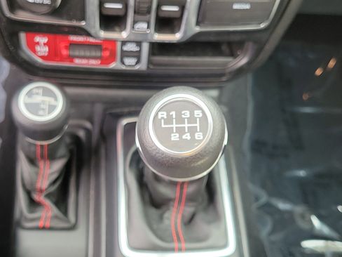 Used 2022 Jeep Wrangler Unlimited Rubicon w/ LED Lighting Group AWD/4WD image 29
