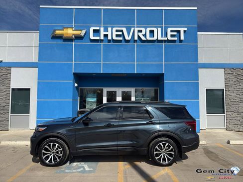 Used 2023 Ford Explorer ST-Line w/ Class IV Trailer Tow Package AWD/4WD image 1