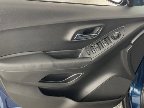 Used 2019 Chevrolet Trax LT w/ LT Convenience Package image 35