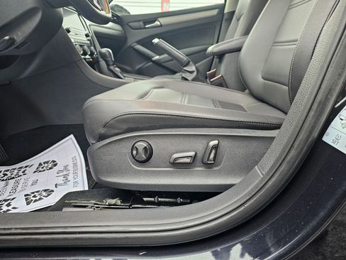 Used 2022 Volkswagen Passat 2.0T SE image 22