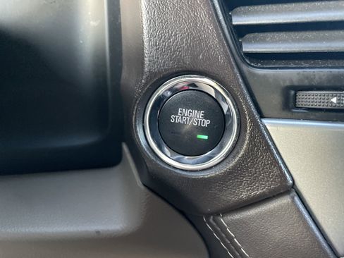 Used 2020 Chevrolet Suburban LT image 53