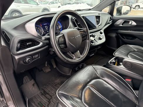 Used 2020 Chrysler Pacifica Limited image 9