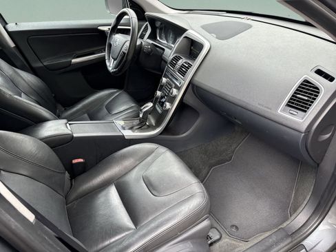 Used 2016 Volvo XC60 T6 Platinum w/ Climate Package image 19