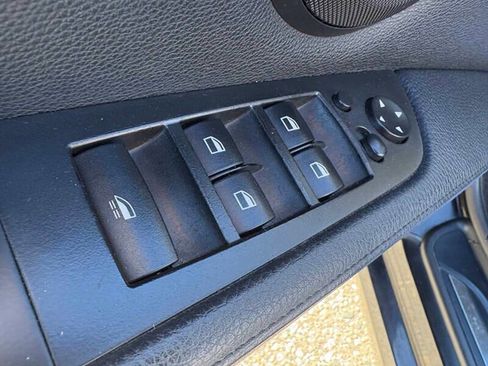 Used 2011 BMW 328i Convertible image 9