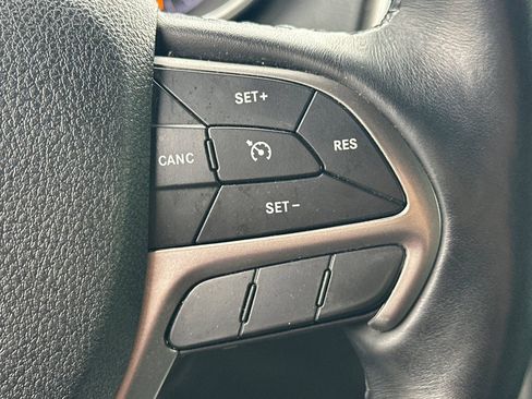 Used 2018 Jeep Grand Cherokee Limited image 39